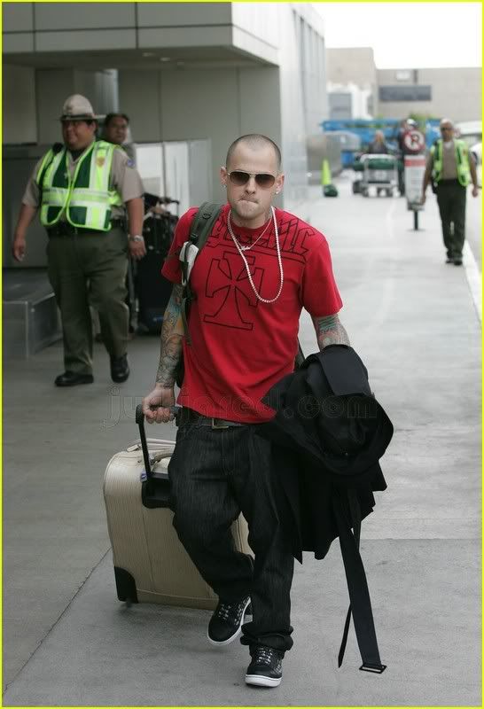 Obrázok “http://i130.photobucket.com/albums/p241/GCSP-Media-Buddy_Album/Aeroport%2026%20Mars/joel-madden-benji-madden-twins-02.jpg” sa nedá zobraziť, pretože obsahuje chyby.