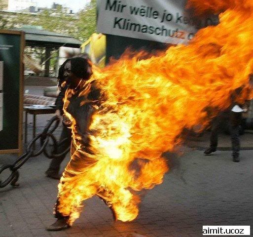 Самосожжение в Люксембурге. СЛАБОНЕРВНЫМ НЕ СМОТРЕТЬ!!!