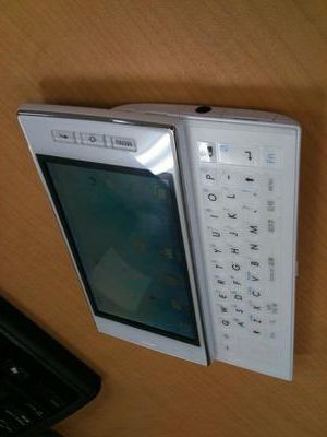 smartphone3D SoftBank Sharp 005SH camera 8m,xem phim 3D ko cần kính