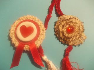 http://handmadeincovasna.blogspot.com/2012/02/brosa-handmade.html (Florentina)