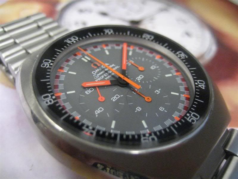 http://i130.photobucket.com/albums/p258/mattjwu/watches/omega%20speedmaster%20mkII/omega_mkII_00Large.jpg