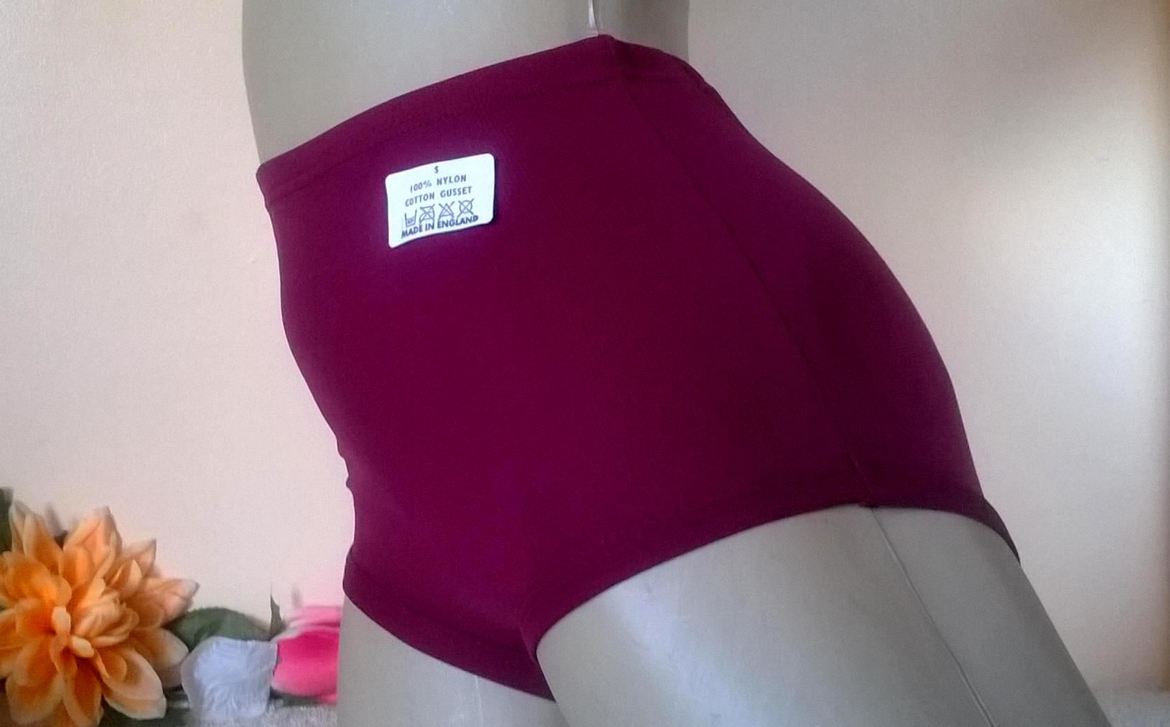 Girls / Petite Ladies Red Nylon School Sports Gym Briefs