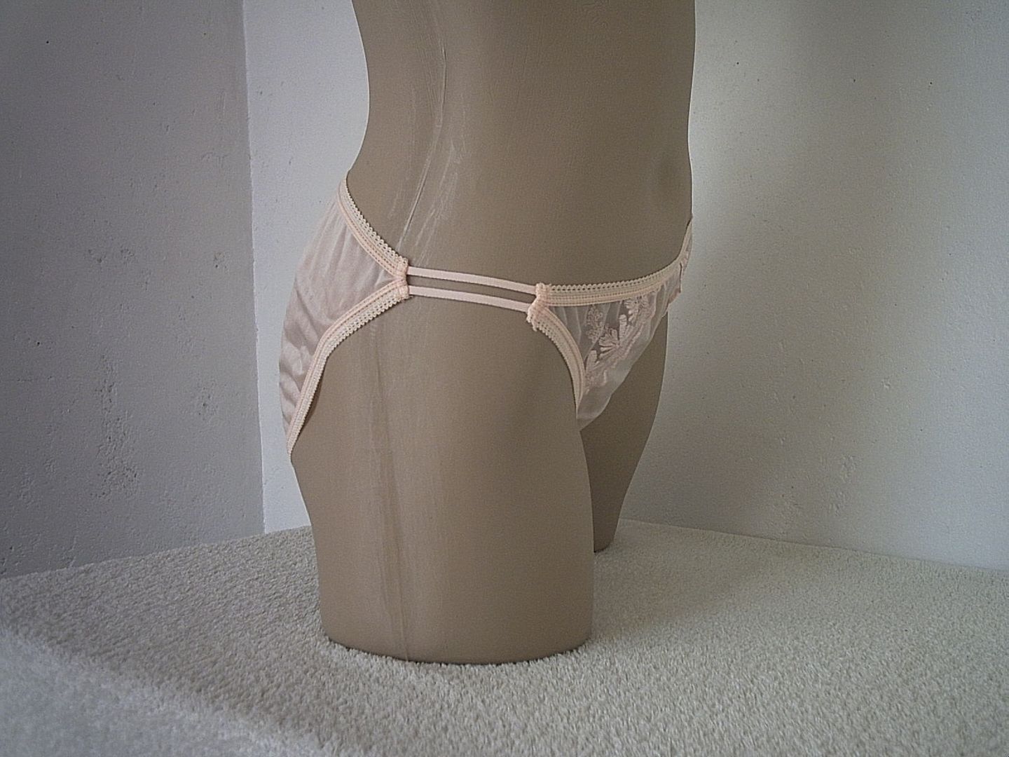 Pretty Peach Vintage Retro 100 All Nylon String Bikini Panties Lace