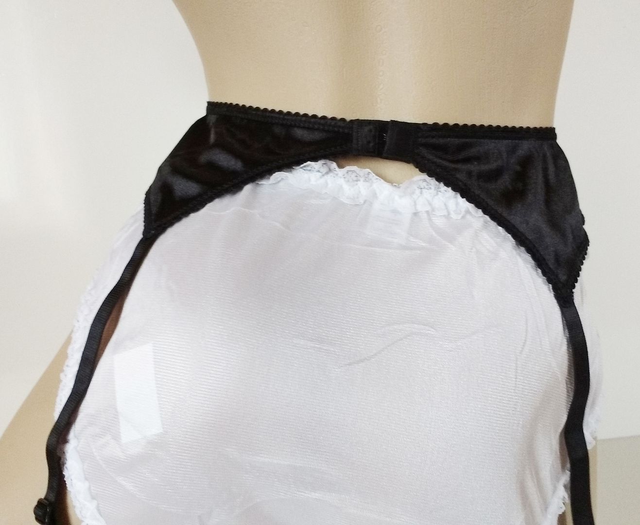 Sliky Black Satin Garter Suspender Belt 4 Strap Adjustable S 22 26