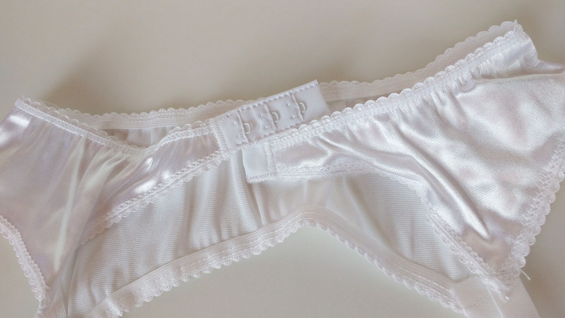 Virgin White Satin Garter Suspender Belt 4 Strap Adjustable S* 2226