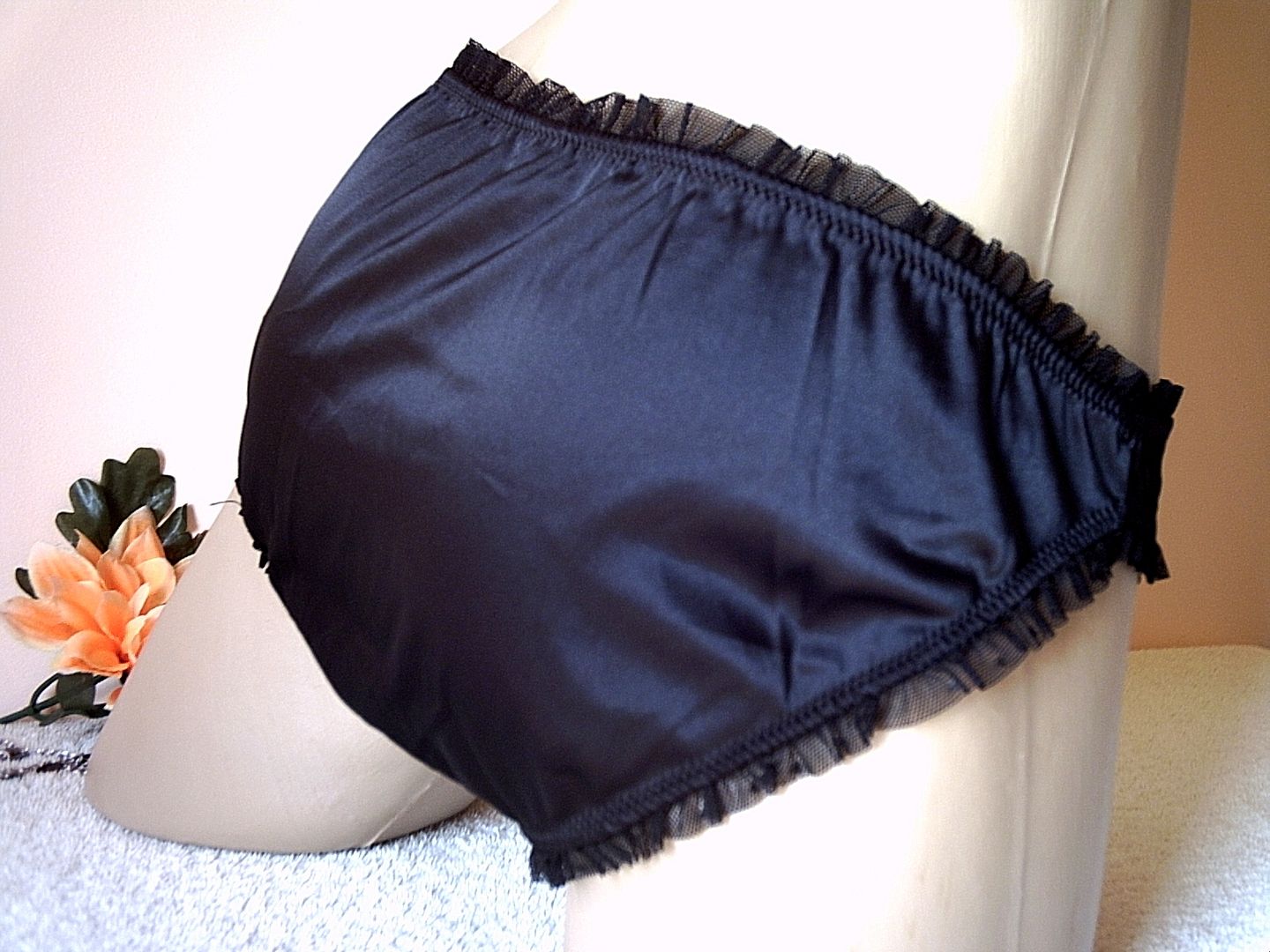 naked russian girl videos anime girls peeing their pants
