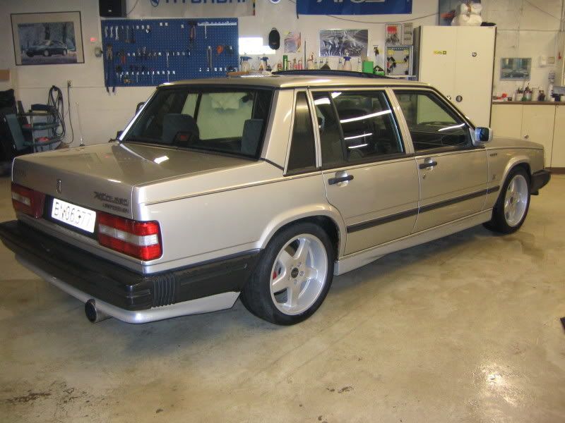 Volvo740Turbo002.jpg