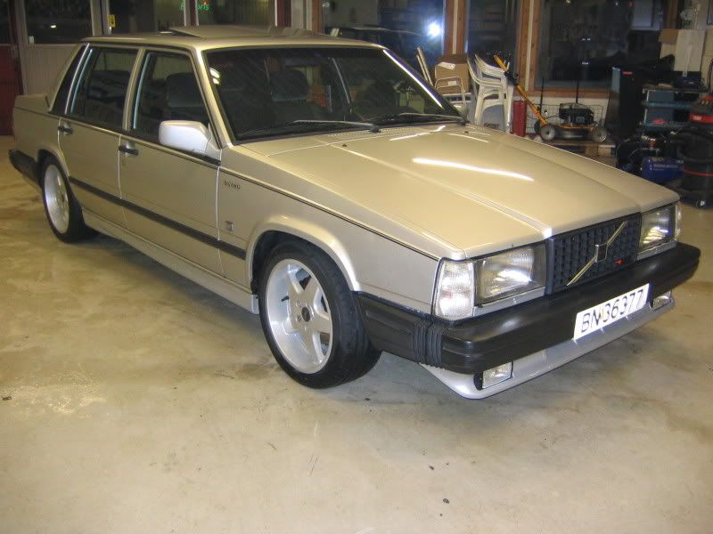 Volvo740Turbo003.jpg
