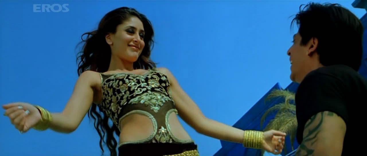 some awesome, HQ screen capture pictures of Kareena Kapoor from 'Billu'...