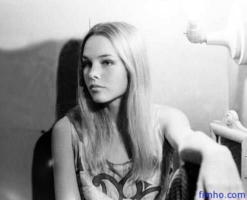 Michelle-Phillips-the-60s-19529385-495-400_zpse568a415.jpg