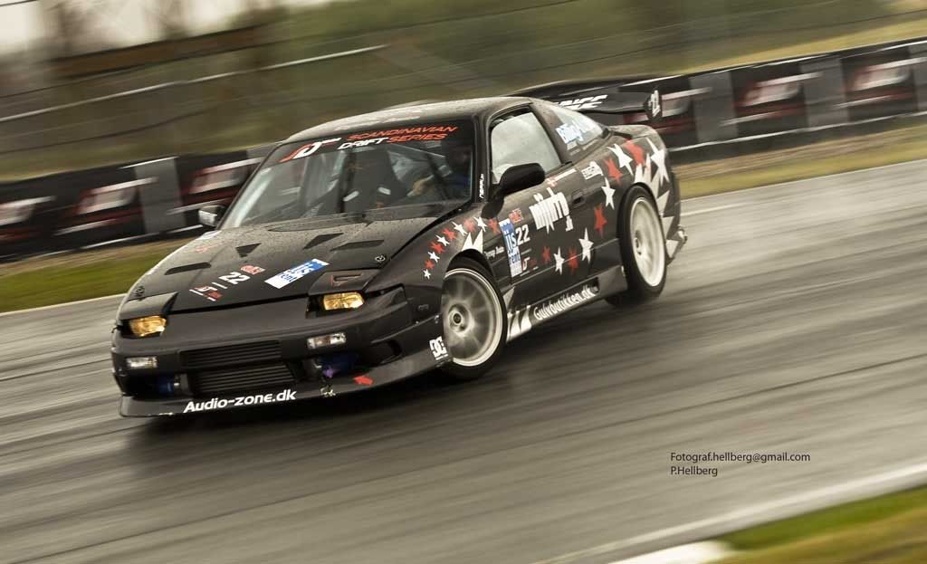http://i130.photobucket.com/albums/p272/DizAFroG/DriftingSturup/15.jpg