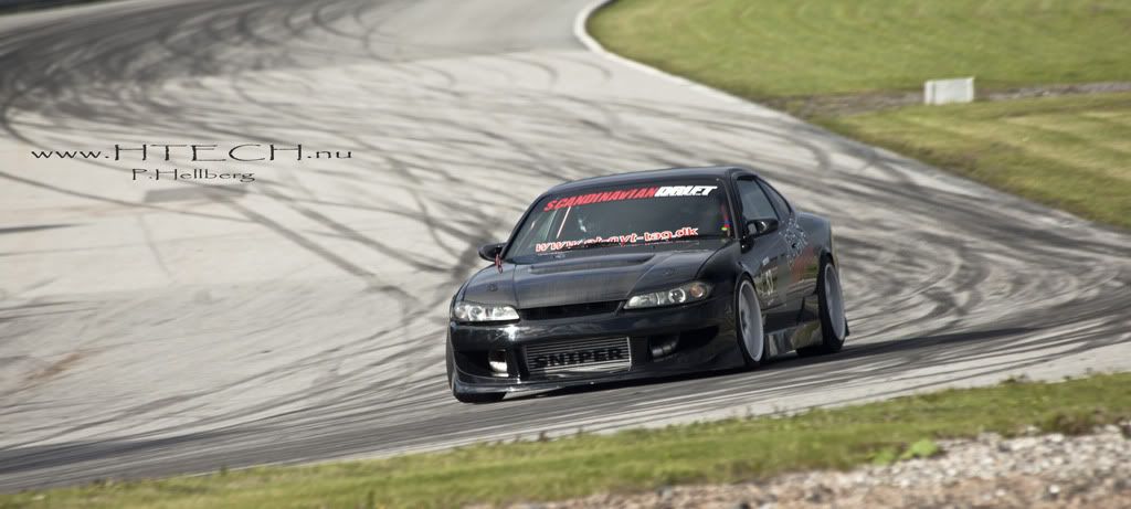 http://i130.photobucket.com/albums/p272/DizAFroG/Scandinavian%20drift%20series/10.jpg
