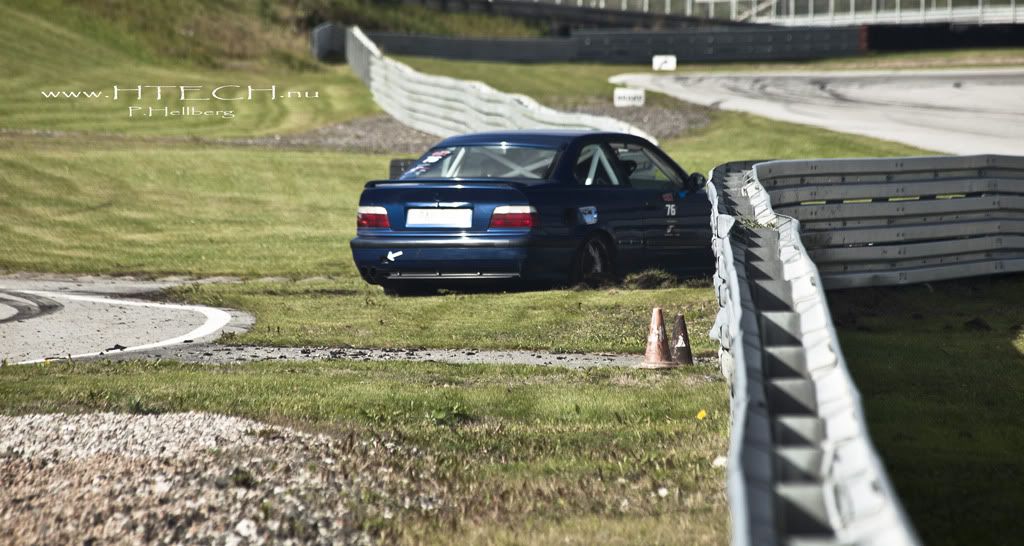 http://i130.photobucket.com/albums/p272/DizAFroG/Scandinavian%20drift%20series/12.jpg