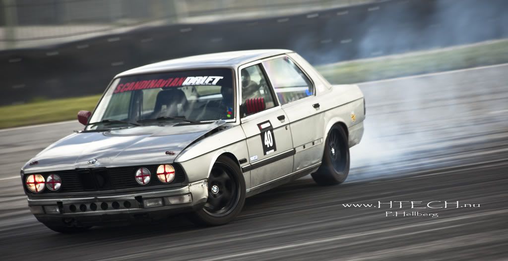 http://i130.photobucket.com/albums/p272/DizAFroG/Scandinavian%20drift%20series/15.jpg
