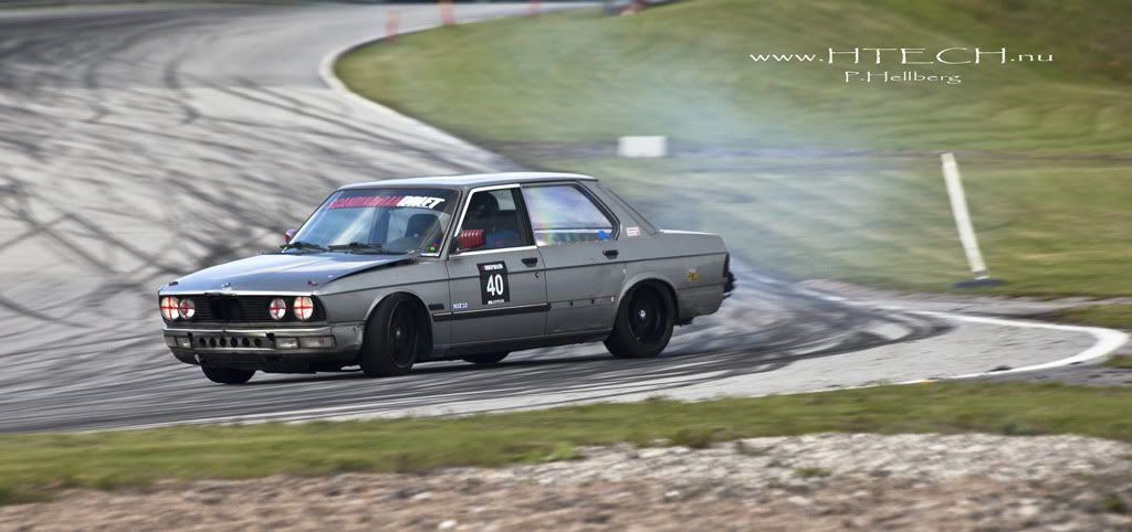 http://i130.photobucket.com/albums/p272/DizAFroG/Scandinavian%20drift%20series/17.jpg