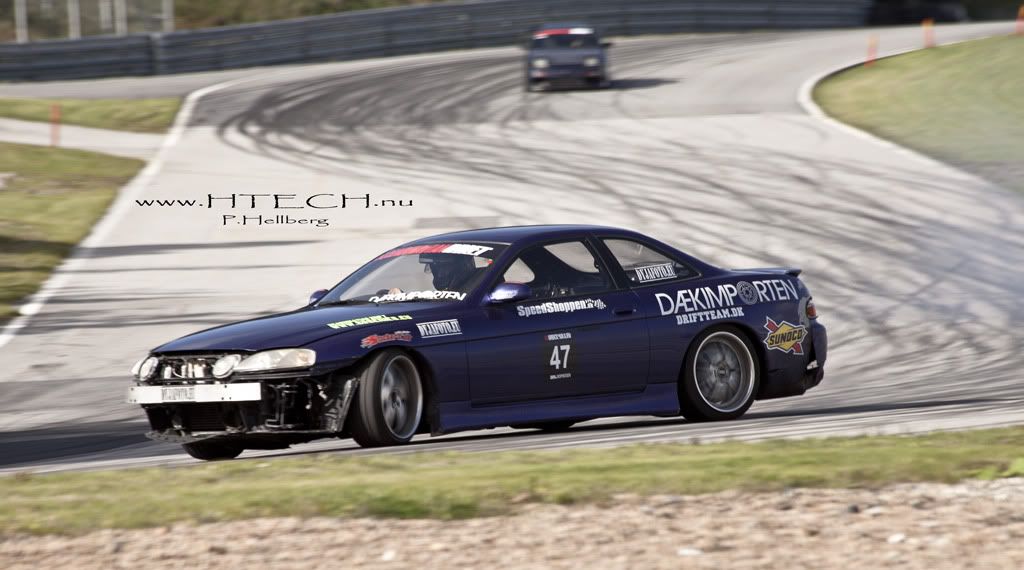 http://i130.photobucket.com/albums/p272/DizAFroG/Scandinavian%20drift%20series/2.jpg