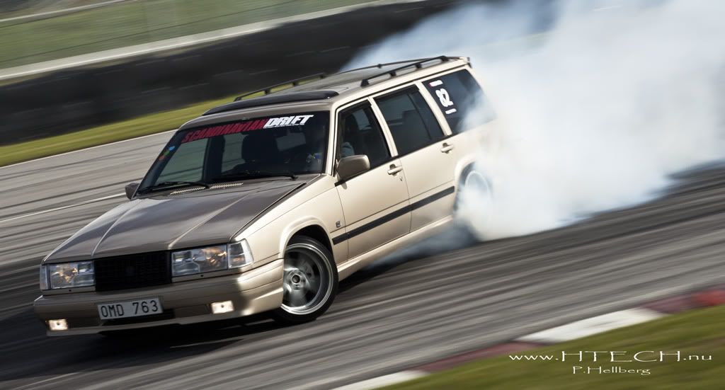 http://i130.photobucket.com/albums/p272/DizAFroG/Scandinavian%20drift%20series/20.jpg