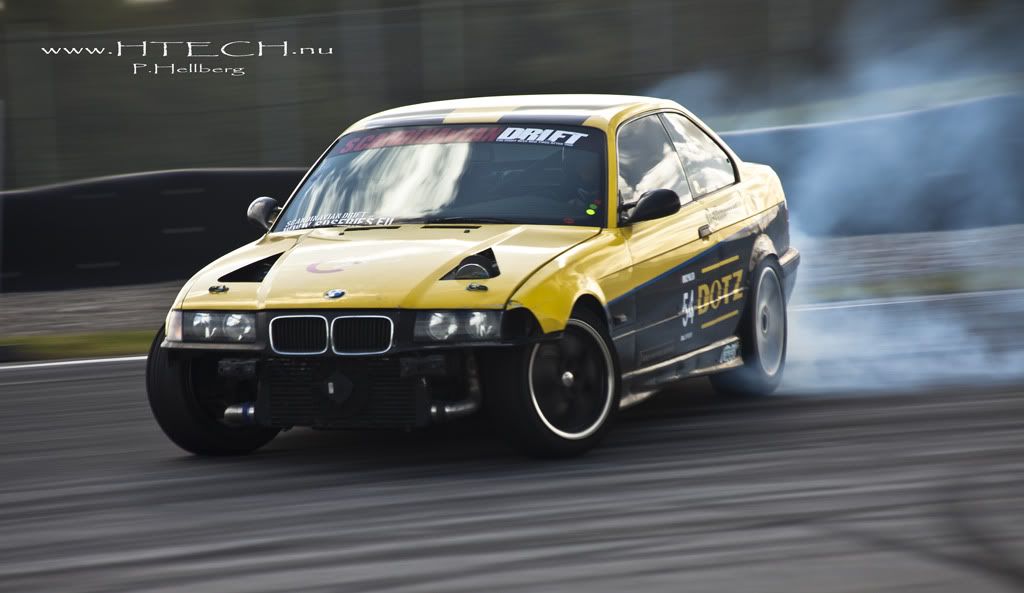 http://i130.photobucket.com/albums/p272/DizAFroG/Scandinavian%20drift%20series/22.jpg