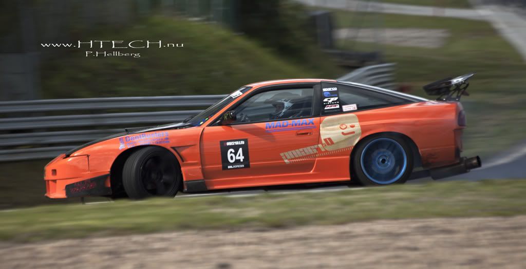 http://i130.photobucket.com/albums/p272/DizAFroG/Scandinavian%20drift%20series/24.jpg