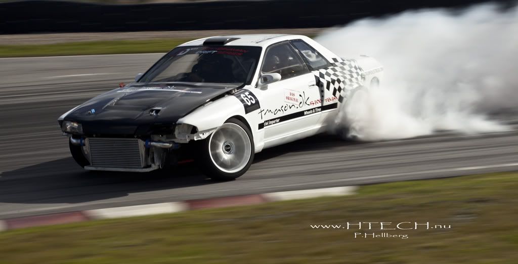 http://i130.photobucket.com/albums/p272/DizAFroG/Scandinavian%20drift%20series/29.jpg