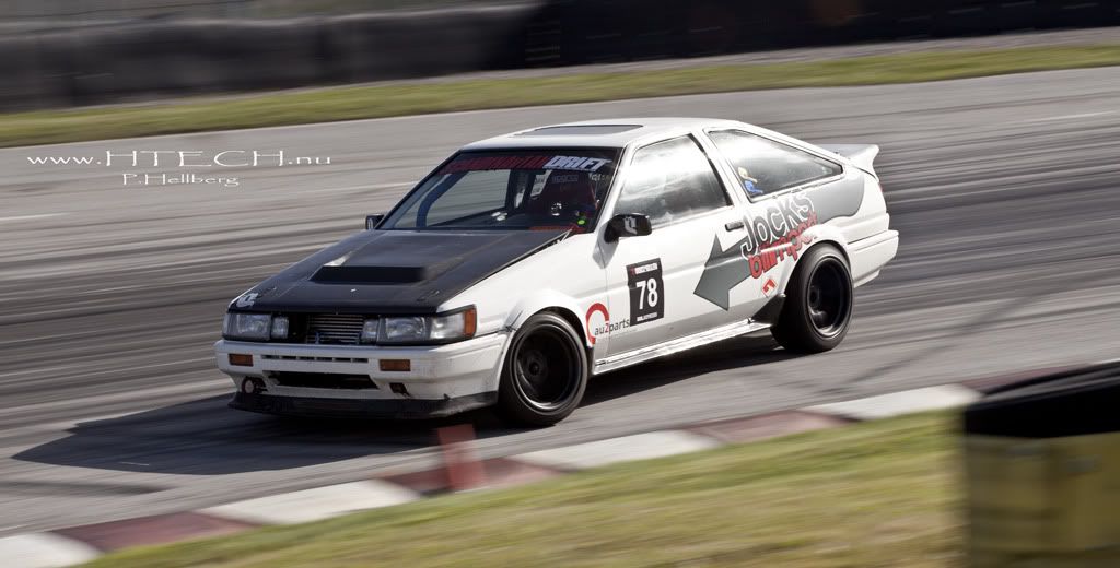 http://i130.photobucket.com/albums/p272/DizAFroG/Scandinavian%20drift%20series/3.jpg