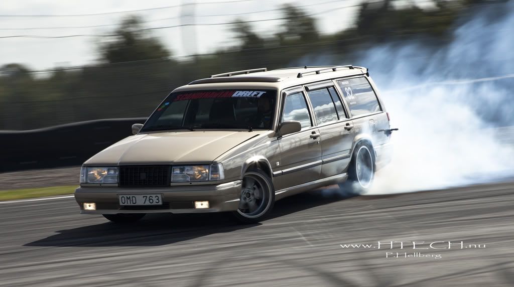 http://i130.photobucket.com/albums/p272/DizAFroG/Scandinavian%20drift%20series/30.jpg