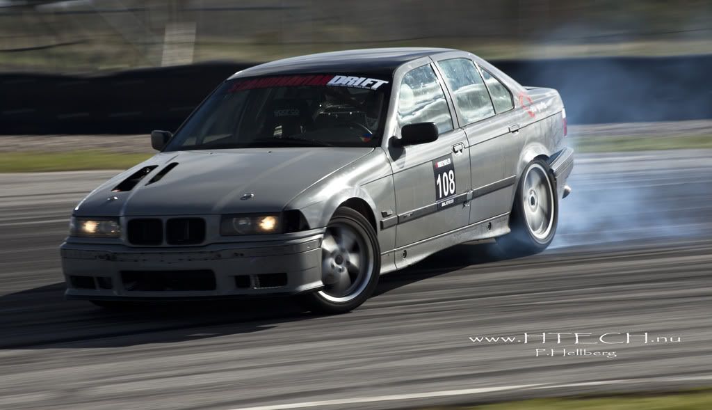 http://i130.photobucket.com/albums/p272/DizAFroG/Scandinavian%20drift%20series/31.jpg