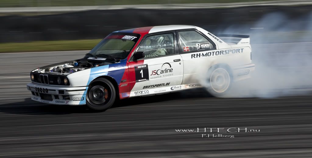 http://i130.photobucket.com/albums/p272/DizAFroG/Scandinavian%20drift%20series/34.jpg
