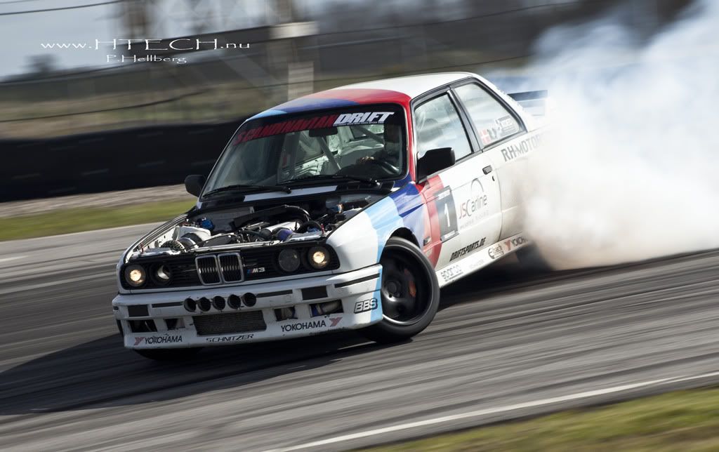 http://i130.photobucket.com/albums/p272/DizAFroG/Scandinavian%20drift%20series/36.jpg
