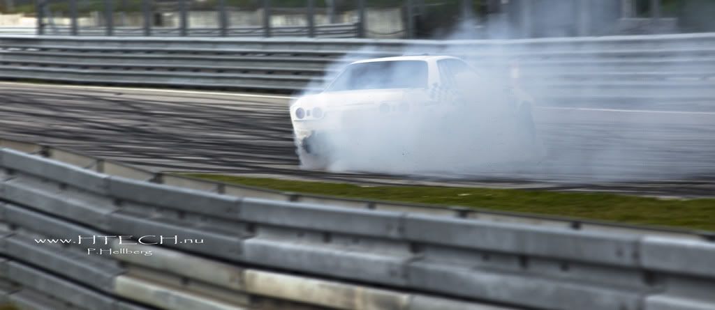 http://i130.photobucket.com/albums/p272/DizAFroG/Scandinavian%20drift%20series/39.jpg