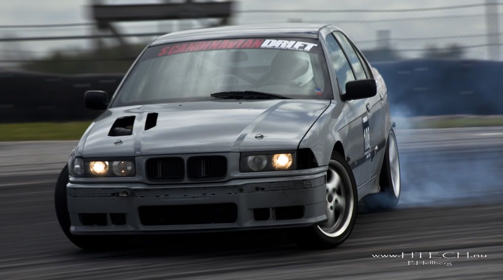 http://i130.photobucket.com/albums/p272/DizAFroG/Scandinavian%20drift%20series/43.jpg