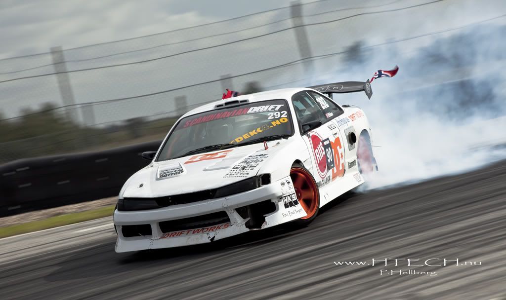 http://i130.photobucket.com/albums/p272/DizAFroG/Scandinavian%20drift%20series/44.jpg