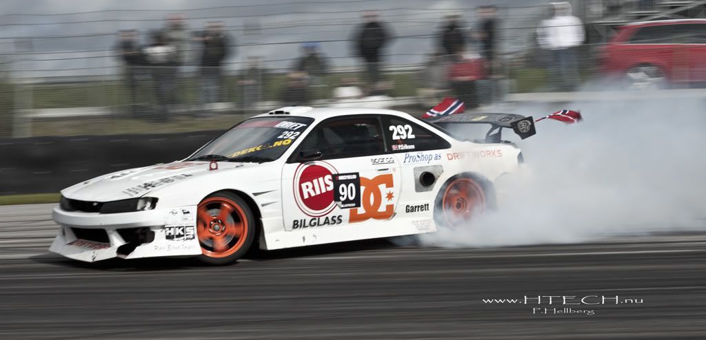 http://i130.photobucket.com/albums/p272/DizAFroG/Scandinavian%20drift%20series/45.jpg