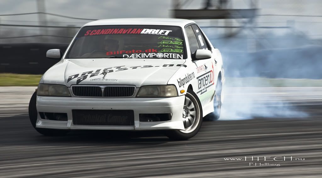 http://i130.photobucket.com/albums/p272/DizAFroG/Scandinavian%20drift%20series/46.jpg