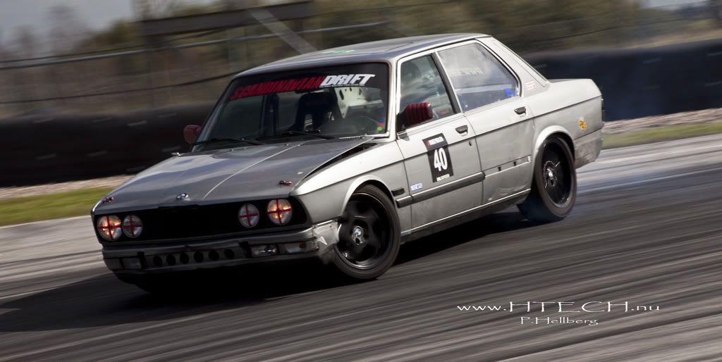 http://i130.photobucket.com/albums/p272/DizAFroG/Scandinavian%20drift%20series/50.jpg