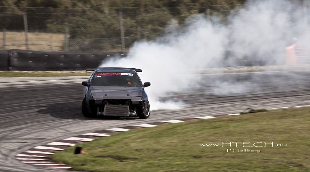 http://i130.photobucket.com/albums/p272/DizAFroG/Scandinavian%20drift%20series/53.jpg