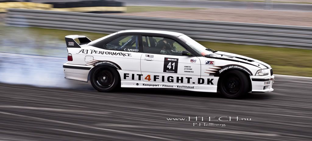 http://i130.photobucket.com/albums/p272/DizAFroG/Scandinavian%20drift%20series/58.jpg