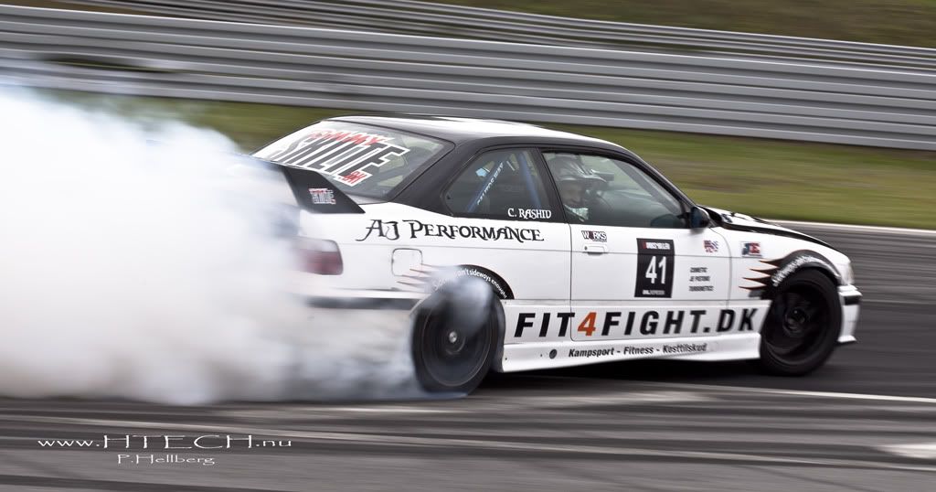 http://i130.photobucket.com/albums/p272/DizAFroG/Scandinavian%20drift%20series/60.jpg