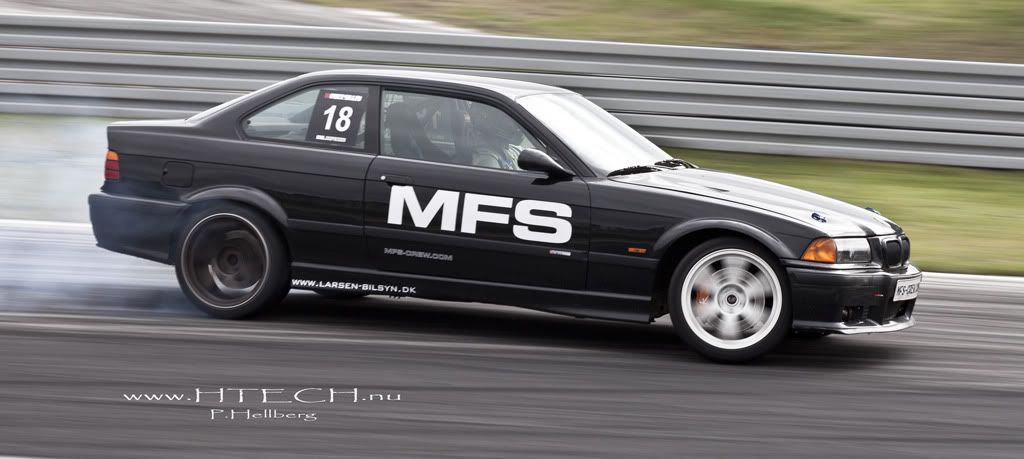 http://i130.photobucket.com/albums/p272/DizAFroG/Scandinavian%20drift%20series/61.jpg