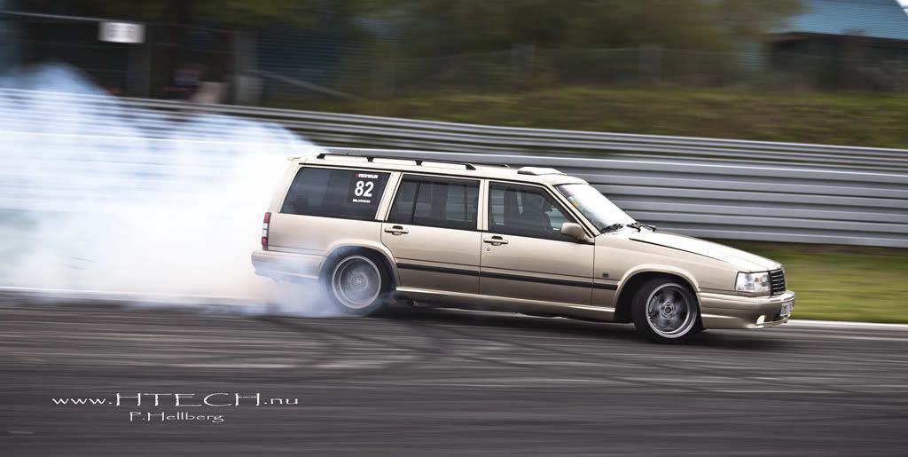 http://i130.photobucket.com/albums/p272/DizAFroG/Scandinavian%20drift%20series/63.jpg