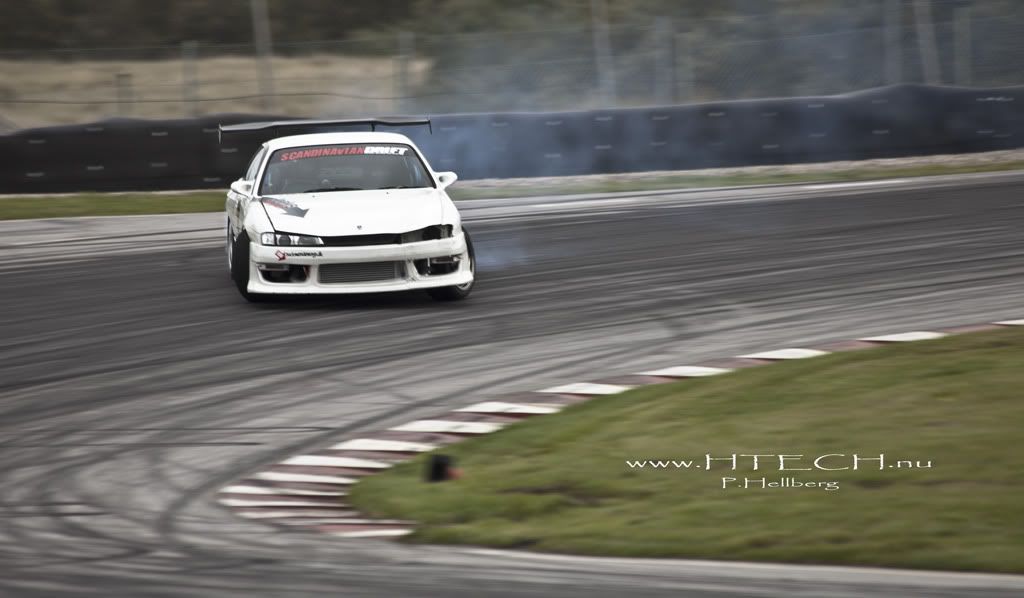 http://i130.photobucket.com/albums/p272/DizAFroG/Scandinavian%20drift%20series/66.jpg