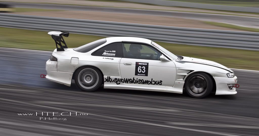 http://i130.photobucket.com/albums/p272/DizAFroG/Scandinavian%20drift%20series/67.jpg