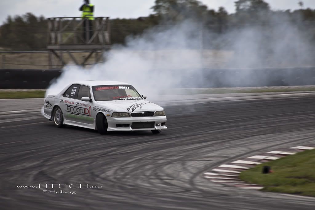 http://i130.photobucket.com/albums/p272/DizAFroG/Scandinavian%20drift%20series/68.jpg
