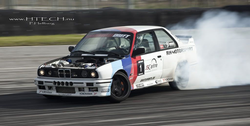 http://i130.photobucket.com/albums/p272/DizAFroG/Scandinavian%20drift%20series/7.jpg
