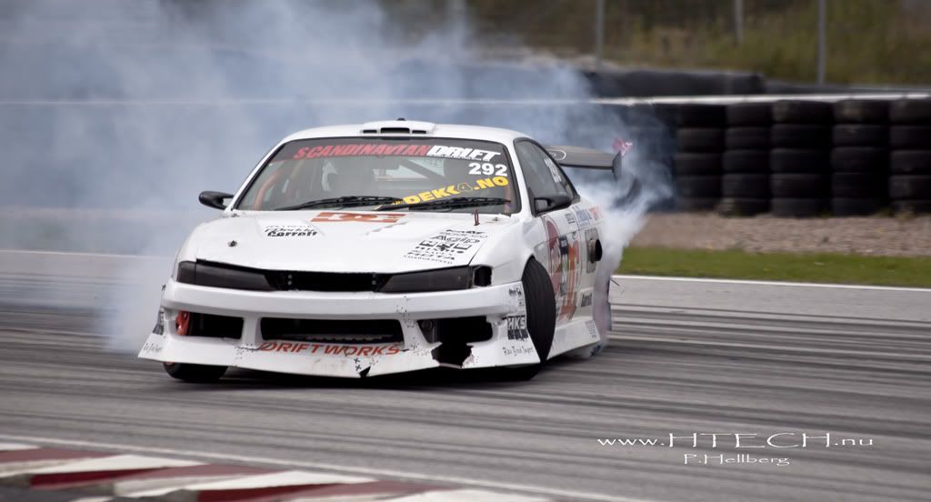 http://i130.photobucket.com/albums/p272/DizAFroG/Scandinavian%20drift%20series/73.jpg