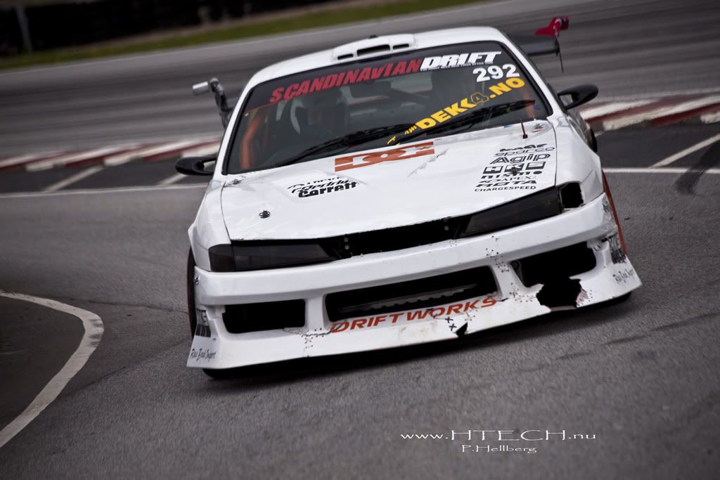 http://i130.photobucket.com/albums/p272/DizAFroG/Scandinavian%20drift%20series/74.jpg