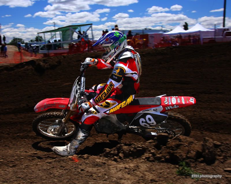 IMAGE: http://i130.photobucket.com/albums/p272/mx962/moto%20cross/IMG_0952copy.jpg