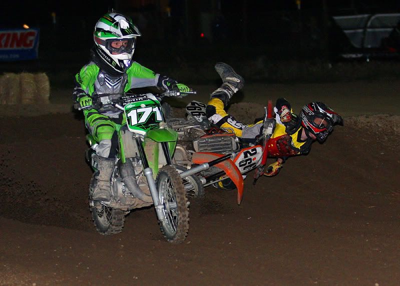 IMAGE: http://i130.photobucket.com/albums/p272/mx962/moto%20cross/IMG_1220copy.jpg