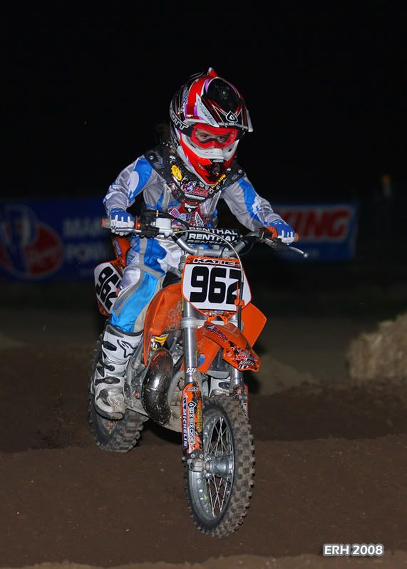 IMAGE: http://i130.photobucket.com/albums/p272/mx962/moto%20cross/IMG_1233copy.jpg