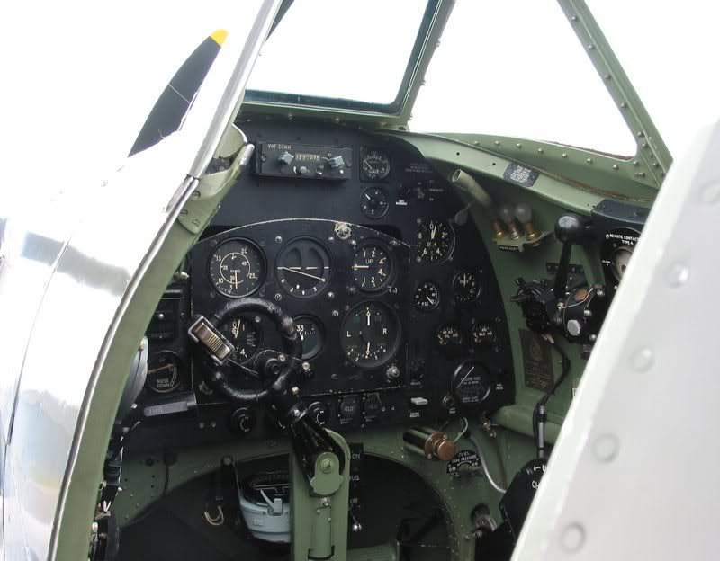 http://i130.photobucket.com/albums/p274/rum_monster/MK356/MK356_cockpit.jpg